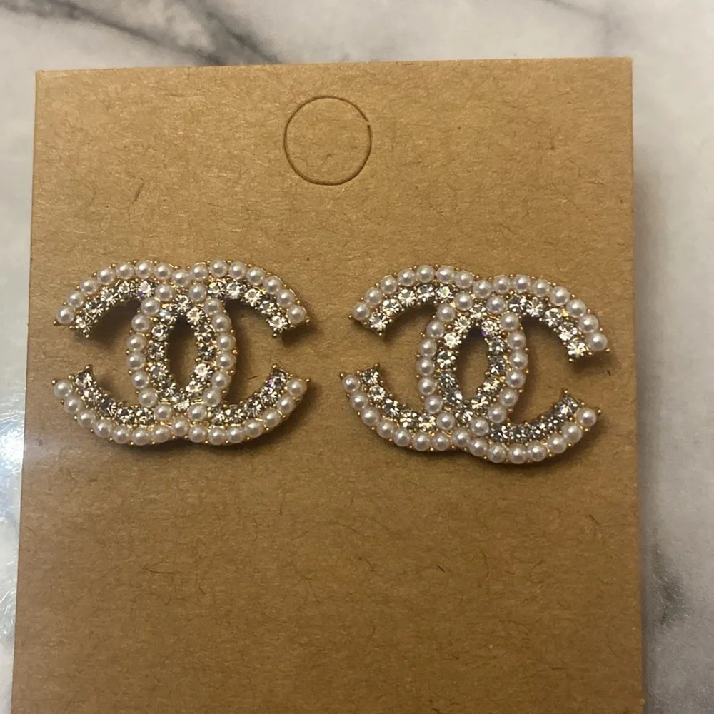 Nwt Beautiful fashion earrings - Picture 4 of 5